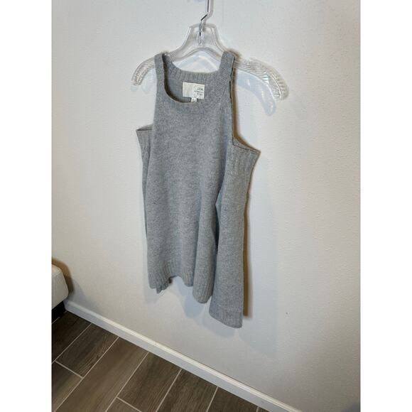 JOA cold shoulder sweater -m - Picture 4 of 6